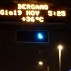 Bergamo, tabellone in tilt: 40 gradi a novembre