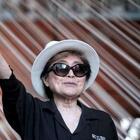 Yoko Ono è malata e assistita 24 ore su 24: «Ma non ha perso l'acutezza di sempre»