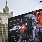 Russia, cartellone pubblicitario sulla guerra