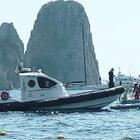 Capri, multe e «moral suasion»: la grande fuga degli yacht dalla baia dei Faraglioni