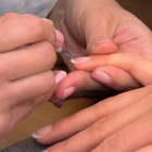 Unghie, l'essiccatore per la manicure con il gel può causare il tumore alla pelle: le evidenze in uno studio