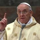 Bergoglio davanti alla curia: «Siate tutti dei preti da strada vicini alla gente»