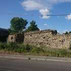 Vigliena, il Forte nel degrado: il monumento di San Giovanni avvolto dalle erbacce