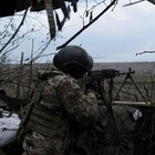 Guerra ucraina, così i cecchini russi bloccano le evacuazioni dalle città al confine. «Vovchansk è una nuova Bakhmut»
