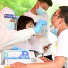 Cina, due prof universitari di Shangai risultano 2 volte positivi ma girano liberamente: focolaio e test a tappeto