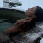 Belen e Elio Lorenzoni, la foto sexy tra la neve non convince: «La tua tristezza si vede»