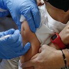 Napoli, vaccini ai bambini nelle scuole: «Sono un porto sicuro»