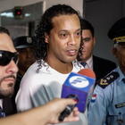 Ronaldinho arrestato in Paraguay: è accusato anche di riciclaggio di denaro