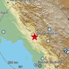 Terremoto, forte scossa di 5.2 in Iran: paura tra la gente scesa in strada. La terra trema anche a Creta