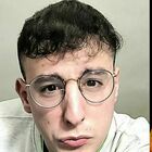 Davide Favaloro, ai domiciliari lo youtuber accusato di stupro su un 13enne. «Divieto di comunicare con la presunta vittima»