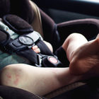 Seggiolini anti abbandono dei bimbi in auto, arriva l'obbligo di legge