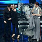 Sanremo 2021, Francesca Barra e Claudio Santamaria: bacio sul palco
