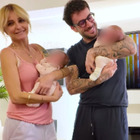 Veronica Peparini e Andreas Muller festeggiano il primo mese delle gemelline: «Sfatti, senza trucco né parrucco»