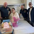 Mamma in travaglio bloccata nel traffico in autostrada, scortata in ospedale dalla Guardia di Finanza: la bimba è nata e sta bene
