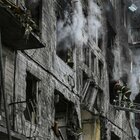 Chernobyl, nuovi timori: truppe russe bombardano le case del personale che gestisce l'impianto