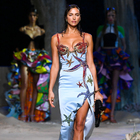 Versace porta la fashion week "in fondo al mare", Donatella: «Ho sognato un nuovo mondo»