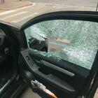 Presi i vandali che distruggono le auto: sono due 15enni. «Martellate a 13 vetture»