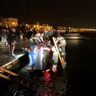 Con l'auto in mare, salvati dai Vigili del Fuoco Con l'auto in mare, salvati dai Vigili del Fuoco