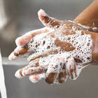 Coronavirus, come aiutare le mani stressate dai lavaggi frequenti: qualche rimedio fai da te
