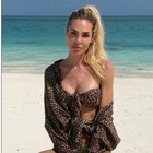 Ilary Blasi e Totti, lei super sexy in spiaggia in Tanzania dopo la separazione: gli scatti dalla vacanza (mentre a Roma gli avvocati sono al lavoro)
