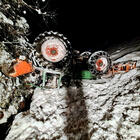 Muore sotto il trattore mentre spazza la neve: «È precipitato per oltre cento metri»