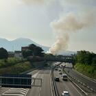 immagine Napoli Est, maxi-rogo a Barra: brucia ancora l'area di via Mastellone