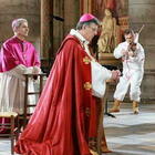 L'arcivescovo di Parigi Michel Aupetit si dimette, mistero su una storia d'amore: la decisione di Papa Francesco