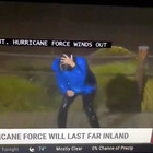Il video della meteorologa nella tempesta