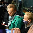 Navalny arrestato all'arrivo in aeroporto a Mosca. Biden chiede la «scarcerazione immediata»