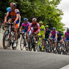 • Si apposta per vedere il Giro, scivola in un dirupo: muore padovano di 59 anni