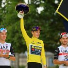Vingegaard è il re del Tour de France: il trionfo di un ragazzo normale. La resistenza di Pogacar fiaccata alla terza settimana