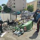 Quaranta cassonetti dei rifiuti a fuoco a Tor Bella Monaca