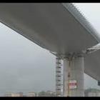 Ponte Genova, pochi metri al completamento del viadotto, le operazioni sotto la pioggia