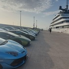 Monopoli, arriva il mega-yacht da 110 metri: parata di Lamborghini per portare i ricchi in giro per la Puglia FOTO