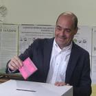 Il segretario del Pd Nicola Zingaretti al voto nel quartiere Prati di Roma