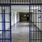 Coronavirus, protesta in carcere a Civitavecchia: agente sequestrato
