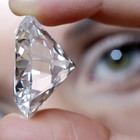 Risparmi svaniti con la truffa dei diamanti: sequestri milionari anche ad Ancona