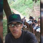 Brasile, giovane sale su un albero per scattarsi un selfie, scivola e muore