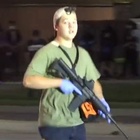 Wisconsin, il video di Kyle: il 17enne col fucile fa il giro del web. Ecco chi è