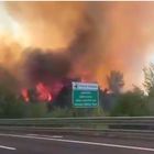 Incendi in A1, autostrada tra Roma e Orte chiusa ore. Treni ko a Ventimiglia