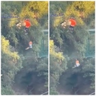 Bambino di 6 anni cade nel vuoto dalla teleferica del parco divertimento: il video choc, poi succede il miracolo