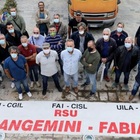 «Ridateci il futuro». I lavoratori di Sangemini e Amerino di nuovo in piazza a protestare.