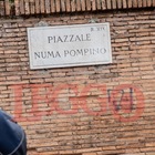 Roma, piazzale Numa Pompilio diventa "Numa Pompino": lo sfregio a due passi dalla casa di Alberto Sordi