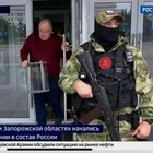 Russia, la farsa dei referendum di Donetsk e Luhansk: soldati in casa con il mitra per costringere a votare