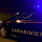 Pescara, il cadavere di un uomo trovato in un palazzo del centro: è mistero, indagano i carabinieri