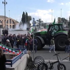 Agricoltori: trattori a Roma, la protesta in piazza della Repubblica