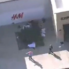 Sparatoria al centro commerciale, 9 morti e bambini feriti. Ucciso il killer, il video choc su Twitter