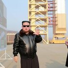 Corea del Nord, Kim (con la giacca di pelle): «Ampliare il sito di lancio rdei nostri missili»