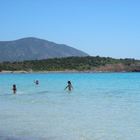 Sardegna, ok ai bagni in mare: «Ma la distanza è obbligatoria anche in acqua»