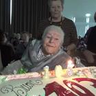 VIDEO Nonna Antonietta, 103 anni, cantante durante la sua festa di compleanno a Monastier